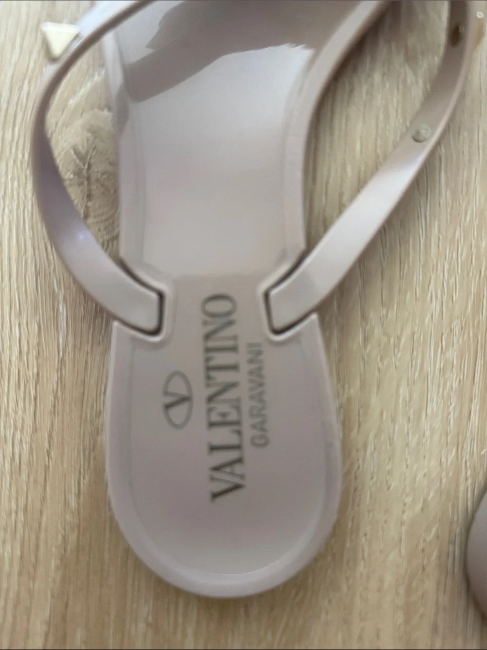 Valentino Garavani Nude Rockstud Bow Jelly Thong Sandal